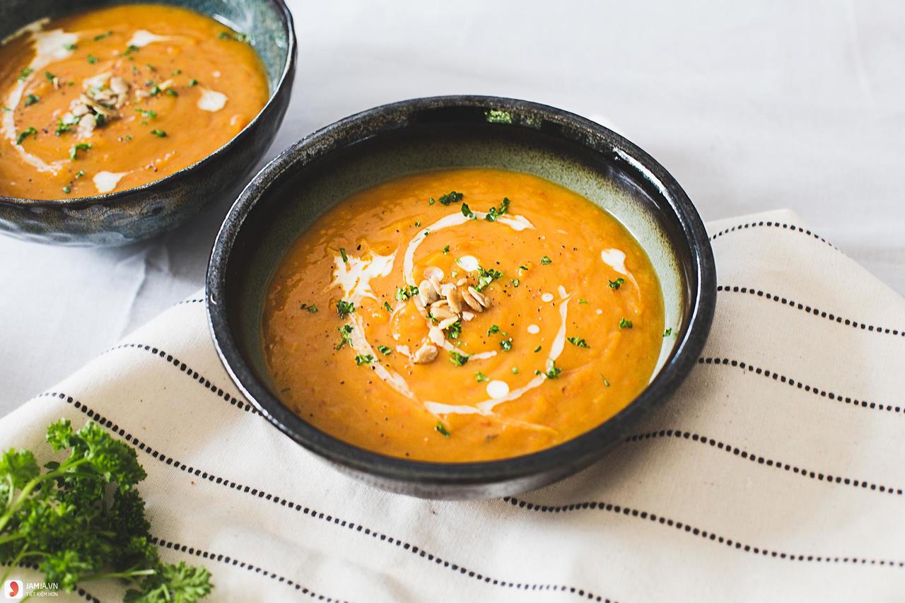 Cháo bí đỏ ngọt thơm, ấm nóng có thể dùng cho cả gia đình Cháo bí đỏ ngọt thơm, ấm nóng có thể dùng cho cả gia đình